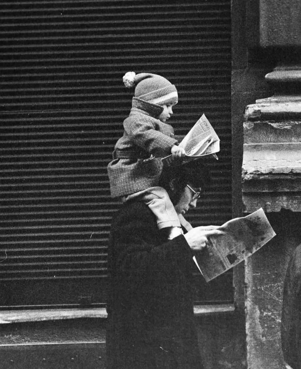 eyeonaxis's tweet photo. The news, Budapest, Hungary, 1975, by Sándor Kereki https://t.co/xBhcj17T0H