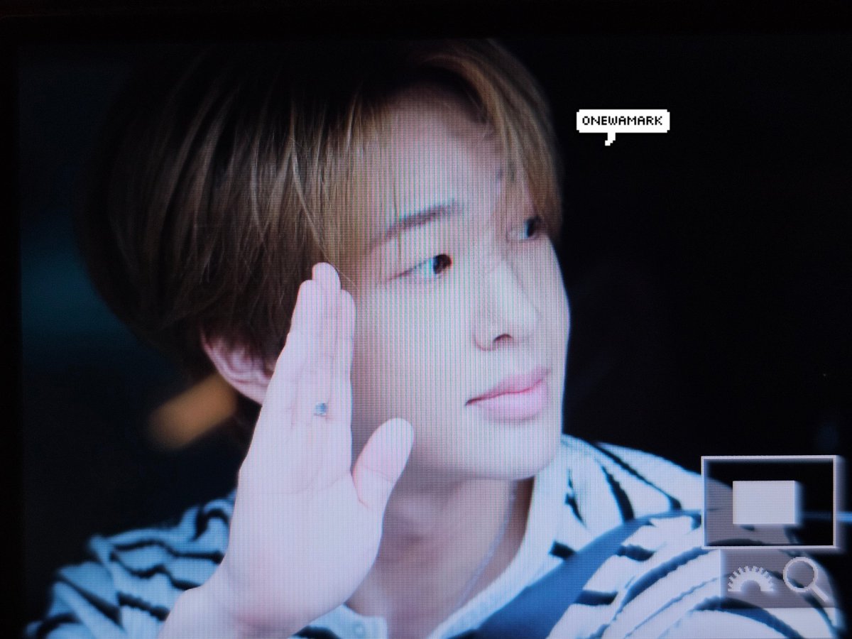 ONEWAMARK's tweet photo. 260603 퇴근
👐🏻✨️
#온유 #진기 #ONEW #オニュ #溫流 https://t.co/hPBUghgTMf