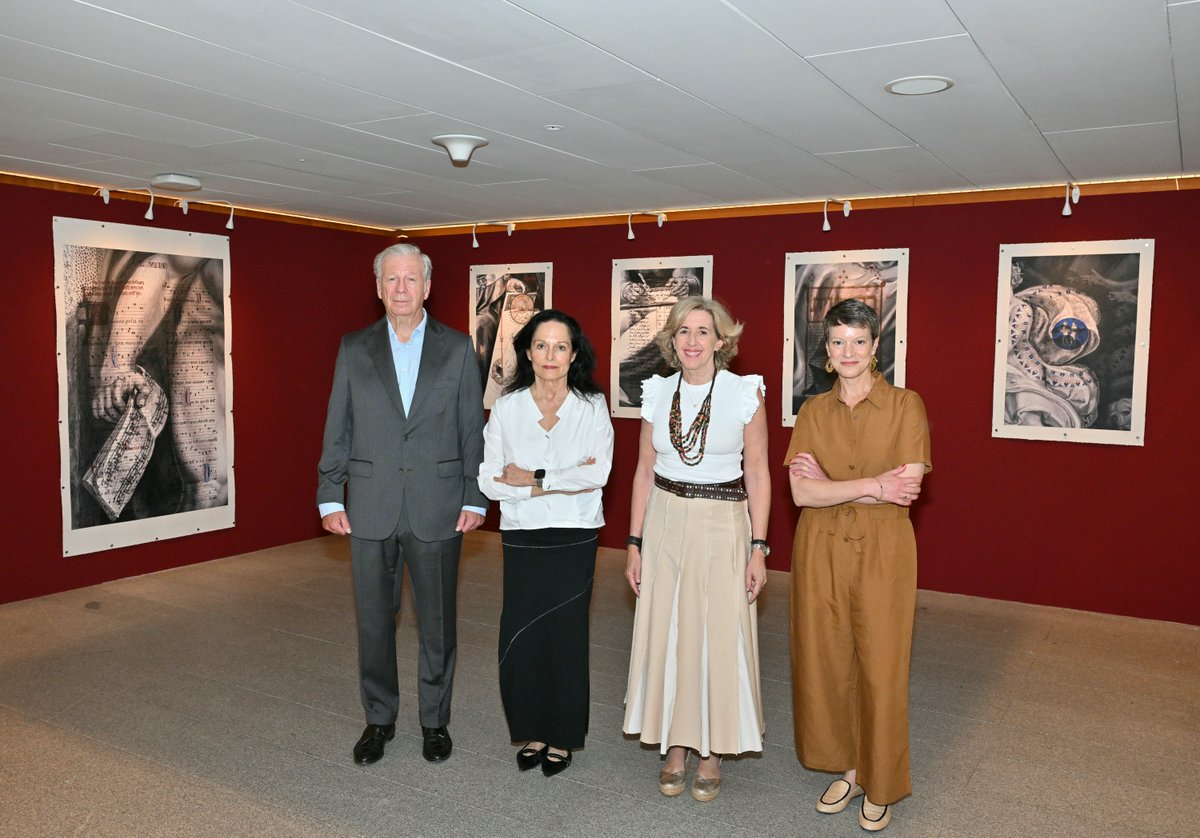 ACCIONA's tweet photo. Inauguramos, junto a @photoespana y @PatrimNacional, 'Las Piedras del Cielo', de la fotógrafa Isabel Muñoz. 

Esta exposición forma parte del proyecto Cuadernos de Campo, que retrata el patrimonio natural de los Reales Sitios 📷🏰https://t.co/CLaJcPdYVD https://t.co/aQOMkRQaKO