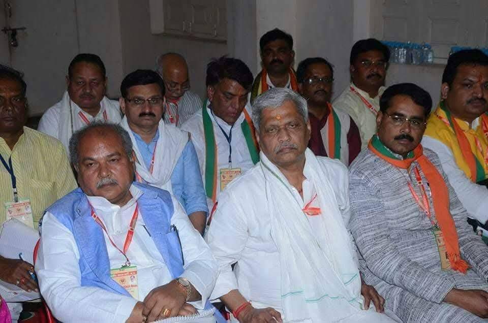 surendraGmp's tweet photo. @BJP4India के बरिष्ठ नेता,पूर्व राष्ट्रीय उपाध्यक्ष @BJP4MP  के पूर्व अध्यक्ष,पूर्व राज्यसभा सांसद  स्वर्गीय @jhaprabhatbjp जी को  जयंती पर विनम्र श्रद्धांजलि।। https://t.co/e9FVDyGoK2