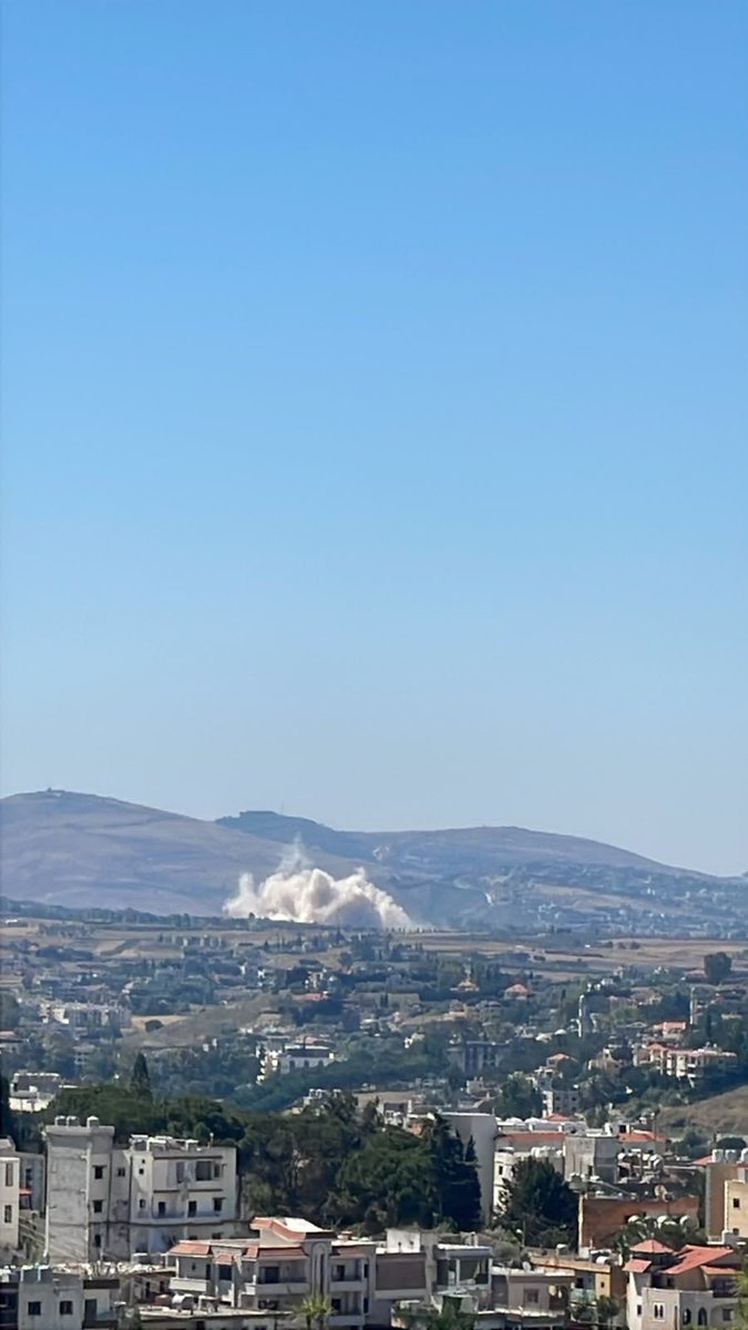 cbonneauimages's tweet photo. Israel has already broken the ceasefire in Lebanon by launching several attacks. The drone is hovering at low altitude over many areas. Photo is from Nabatieh. https://t.co/TNXuJpFvoO