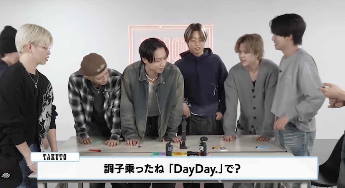 JCzvsu0228's tweet photo. たっくんて、普段ぽわぽわしてるのに、時々物凄い瞬発力で、するどい突っ込みをするのよぉ。
で、それをメンバーが拾って話が広がったりね。もー好き❤️🤪
#MAZZEL_TAKUTO https://t.co/QEk3Tbtpre