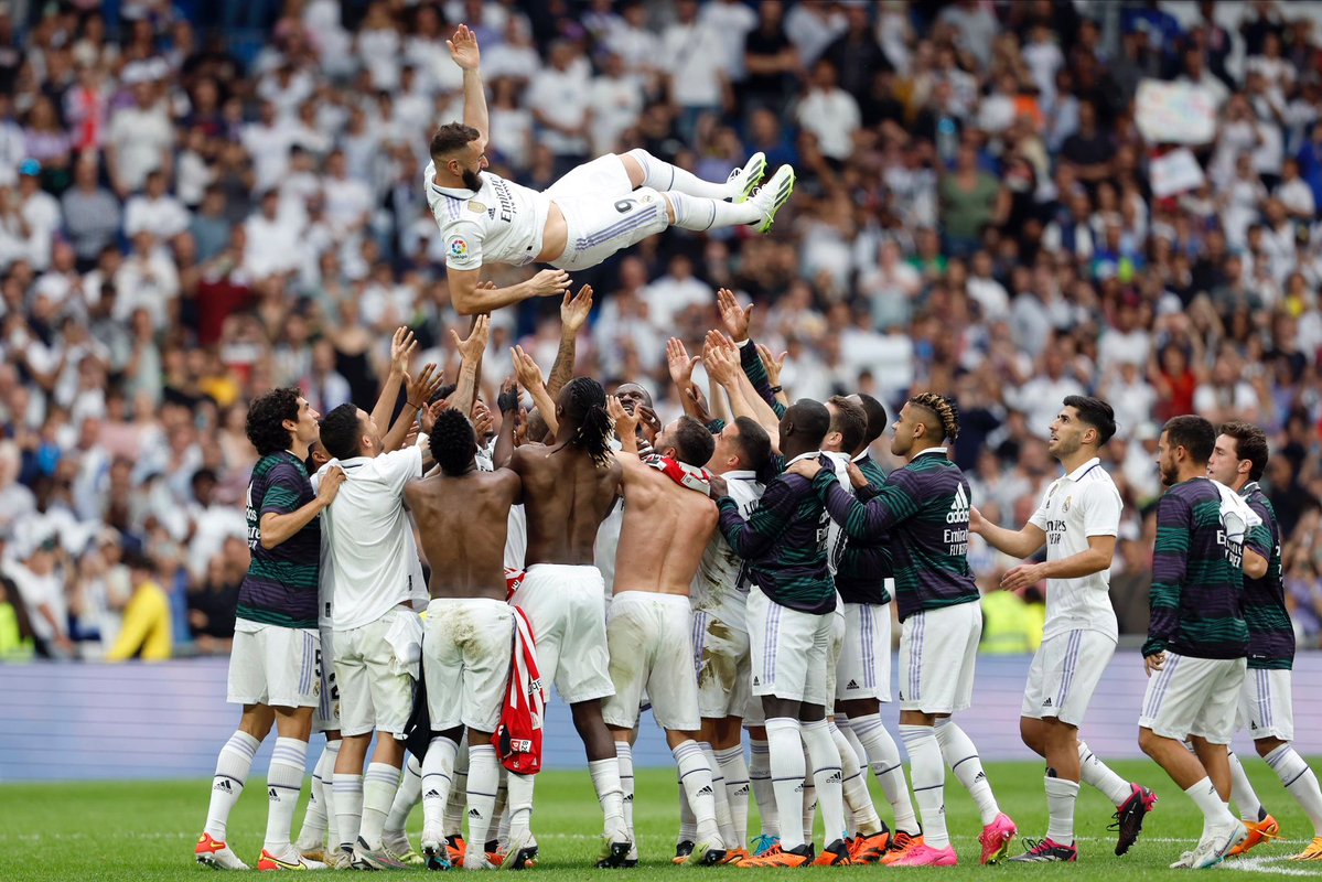 ActuFoot_'s tweet photo. Il y a 3 ans jour pour jour, Karim Benzema disputait son dernier match avec le Real Madrid. 😢🤍👋 https://t.co/Yoj1YWHIA4