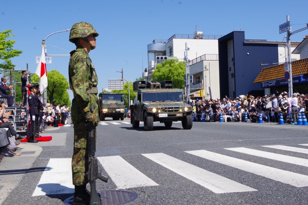 JGSDF_MABand's tweet photo. 【演奏レポート】
５月３０日（土）、加西市で行われた青野原駐屯地創設５０周年記念、市中パレードに参加しました。
晴天のもと、沿道に集まった多くの皆さまに演奏をお届けすることができました。

ご来場いただいた皆さま、ありがとうございました！

#中部方面音楽隊 https://t.co/C1LvwQe5U9
