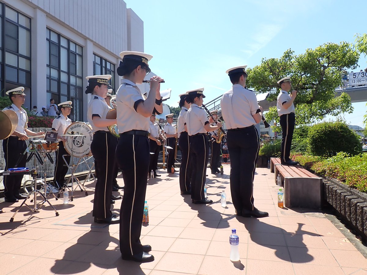 JGSDF_MABand's tweet photo. 【演奏レポート】
５月３０日（土）、加西市で行われた青野原駐屯地創設５０周年記念、市中パレードに参加しました。
晴天のもと、沿道に集まった多くの皆さまに演奏をお届けすることができました。

ご来場いただいた皆さま、ありがとうございました！

#中部方面音楽隊 https://t.co/C1LvwQe5U9