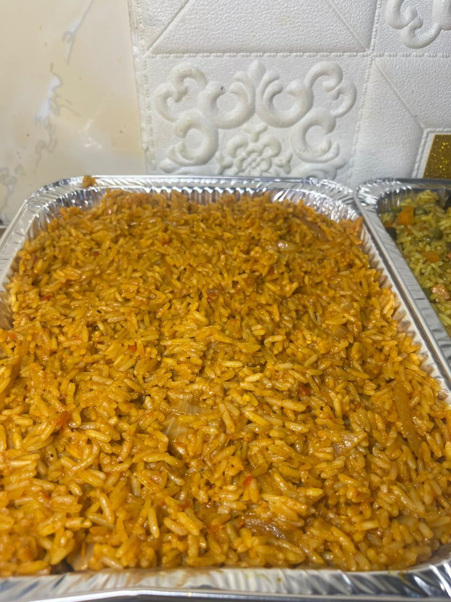 Beebi__kitchen's tweet photo. @ItsJeffreyJeff We sell the best Smokey jollof rice 
Orders are placed 12-24hrs before delivery 
We also take bulk orders 
What are you ordering from us today? https://t.co/REjjkf3NjV