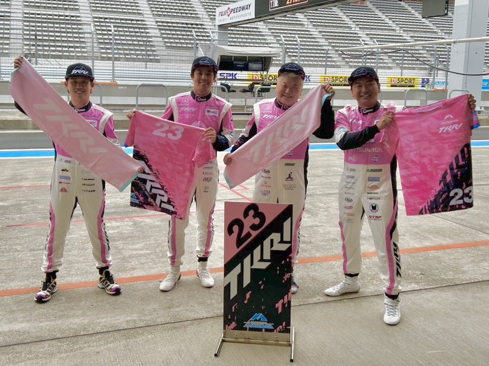 TK_KATAOKA's tweet photo. Ｓ耐横丁用のグッズが届きました！
どうですか！？

フラッグだけまだ届いていないので後ほどのお楽しみに！ https://t.co/uNoZWuHLNu