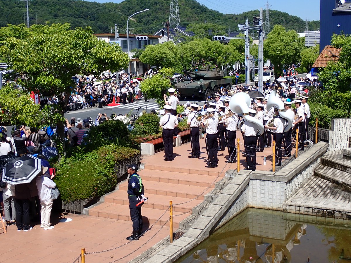 JGSDF_MABand's tweet photo. 【演奏レポート】
５月３０日（土）、加西市で行われた青野原駐屯地創設５０周年記念、市中パレードに参加しました。
晴天のもと、沿道に集まった多くの皆さまに演奏をお届けすることができました。

ご来場いただいた皆さま、ありがとうございました！

#中部方面音楽隊 https://t.co/C1LvwQe5U9