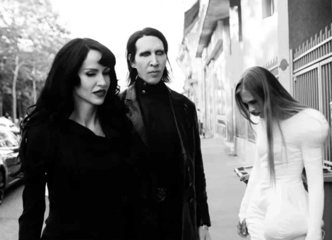 GerdaBarrel's tweet photo. May 26 | Paris, FR
📸 lyskowets_portrait
#marilynmanson https://t.co/Az0plZMXQe