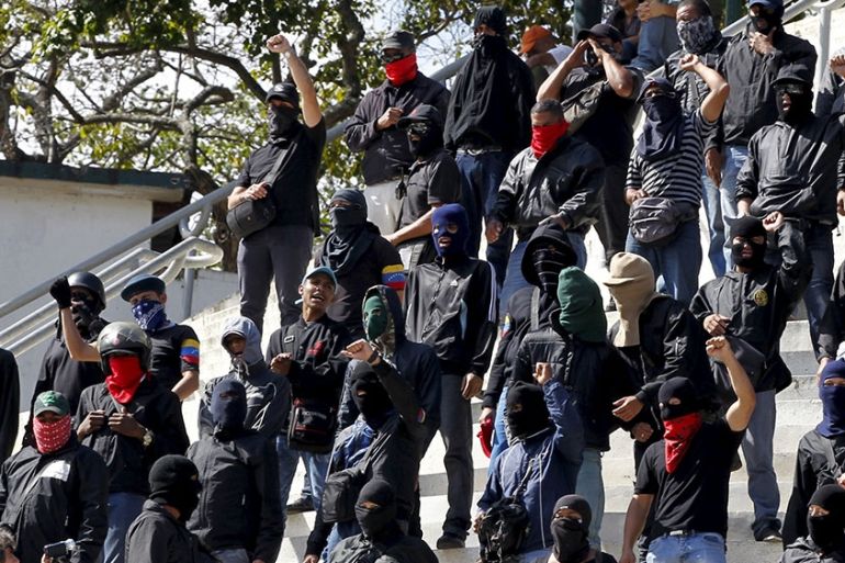 Luisrgrb65's tweet photo. Solo los Criminales, asesinos delincuentes se cubren el rostro..... Que diferencia hay entre los Colectivos Chavistas Tupamaros y los funcionarios del SEBIN o el DIGCIM?.... https://t.co/VrBzgfZuvH