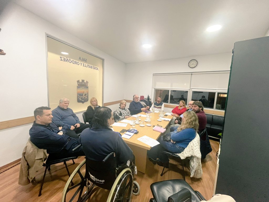 de_modena's tweet photo. “En el día de hoy se realizó la reunión mensual del CED de Maldonado, donde se trataron diversos temas de agenda partidaria, entre ellos la próxima Convención Departamental, la cual se prevé realizar el próximo 8 de agosto del corriente año.” @PartidoColorado @AndresOjedaOk https://t.co/83SUwf4rKw