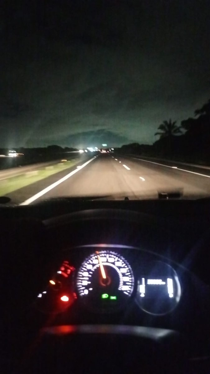 Waallaceev's tweet photo. Da refinaria pra casa eu pensei em mais de 10 mil coisas diferentes pqp https://t.co/DQCVJC9chG
