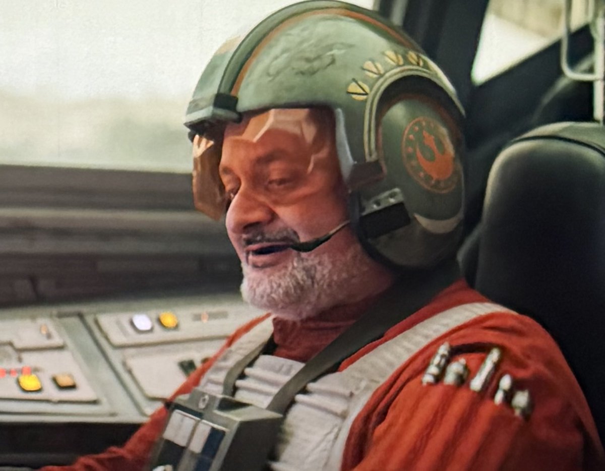 trapperwolf67's tweet photo. #FiloniFact: Dave Filoni did all his own stunts in THE MANDALORIAN AND GROGU 🌹🐺 https://t.co/XGAJHzSmuf
