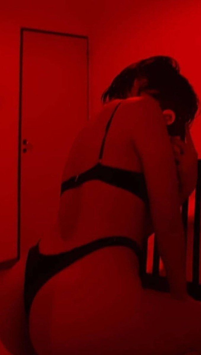 Violeta_sumisa0's tweet photo. Hoy es día de enseñar culito otra ves jejee ya casi me voy a bañar https://t.co/iS6gpIG0jd