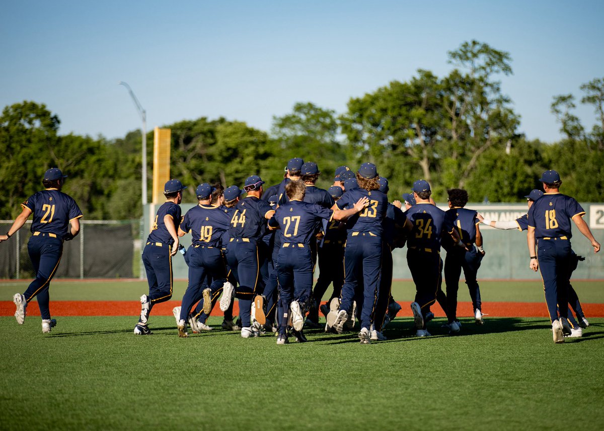 TammyRosenfeldt's tweet photo. That heading to state feeling #RosenfeldtPhotography #LetsGoBigMoe @LetsGoBigMoe https://t.co/kAxw8KqLcm
