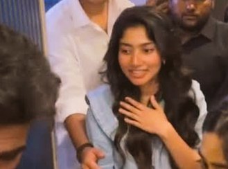 GG72523's tweet photo. #rashmisissy
#realevent 2
#Theater: when I was just 19 and not even into these bi or sissy I was straight, wanna watch movie, I was in queue for entry one bihari boy touched his big  🍆  in my 🍑 I shocked but when i feel his erected tip on my hole I loved it: It's #sissified 💓 https://t.co/sUEsheKQk9