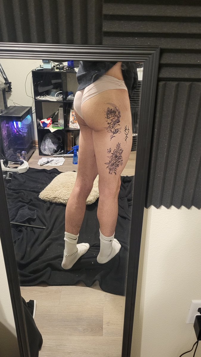 xveradarlingx's tweet photo. Peep the tats (theyre fake)
#femboy #twink #crossdressing #gay #butt #tattoo https://t.co/gAuS4JIjGB