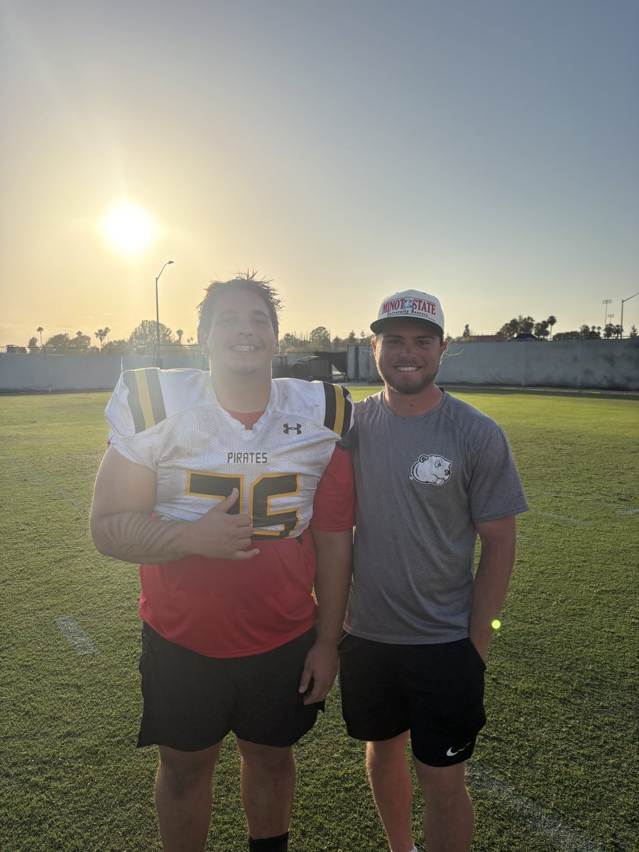 David_Medina75's tweet photo. had a great time at the SDSU mega camp today! while obtaining some great coaching i also met some great coaches @CoachOno @CoachRomeroCP @CoachMHazelwood ! looking forward to going to even more camps this summer to showcase my skills @GregBiggins @_CoachWarner 
@CDublins14 @CoBasslikdafish @CoachDomCosta @NickFord55 @anthonychris77 @CoachJoewittmer @CoachJeremiahW @TheRBCoach @NICO_Trenches @USCHippie @SPPirateFB @Tarek_Fattal @LACitySection @latsondheimer @breezepreps @NICO_Trenches @giant_skillz @D13SEL_G @CoachTclark @CoachWesNurse @CoachGregBurns @CoachFin_ @CoachRodBrown @CoachKrum @CoachAKwon @CoachAponte @CoachOno @CoachPerrone @ETSCOTT13 @COACHMALO_ @CoachMarkarian @TomSimi @CoachD_Jordan @mcody83 @MSUBeaversFB