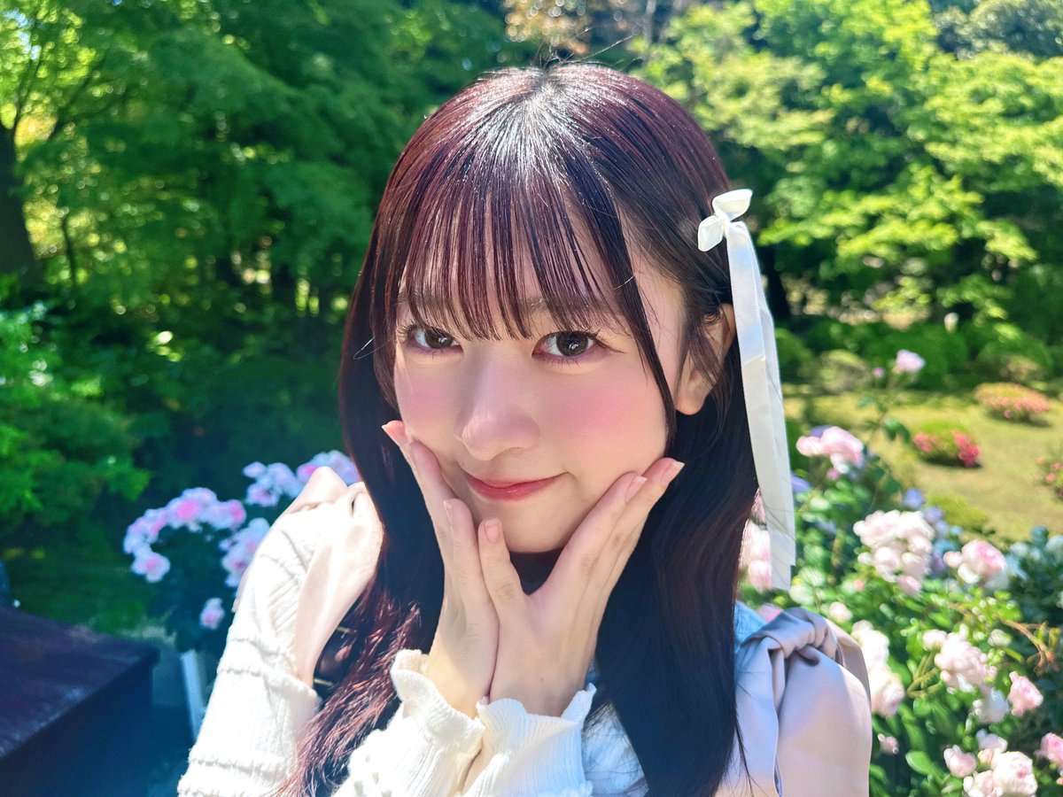 NozomiSuzuhara's tweet photo. バラ園に行ってきました🌹🤍 https://t.co/A0gP81LECK