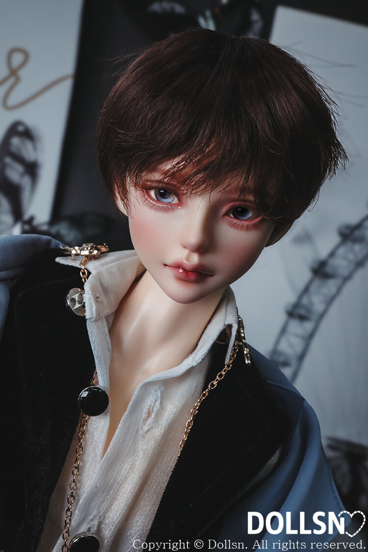 DOLKSTATION's tweet photo. 【即納情報】
Dollsnから『Andy DollOrange ver.』のご紹介です！
➡️https://t.co/mxzvxC01YT

少年らしい骨格の中に、端正で凛とした美しさが同居するドール。
きゅっと結ばれた口元や、すっきりとした端正な顔立ちが涼しげな佇まいを演出しています。
是非、お迎えください。 https://t.co/xDqGgIc2SV