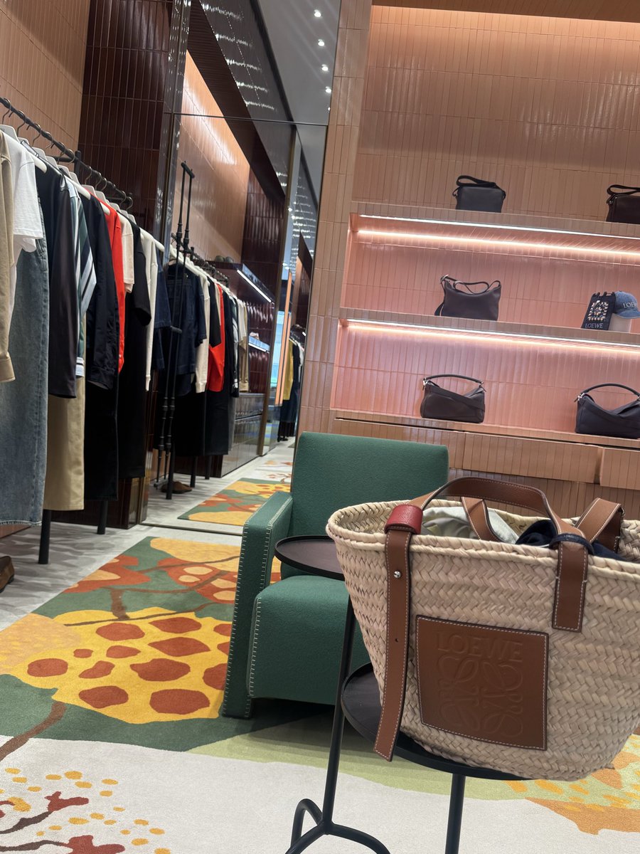 ukko510's tweet photo. 阪神も負けるし
息子もアホだし
ストレスMAX‼️

発散する‼️
お買物よっ🛍❤️ https://t.co/jRwOA4t5wq
