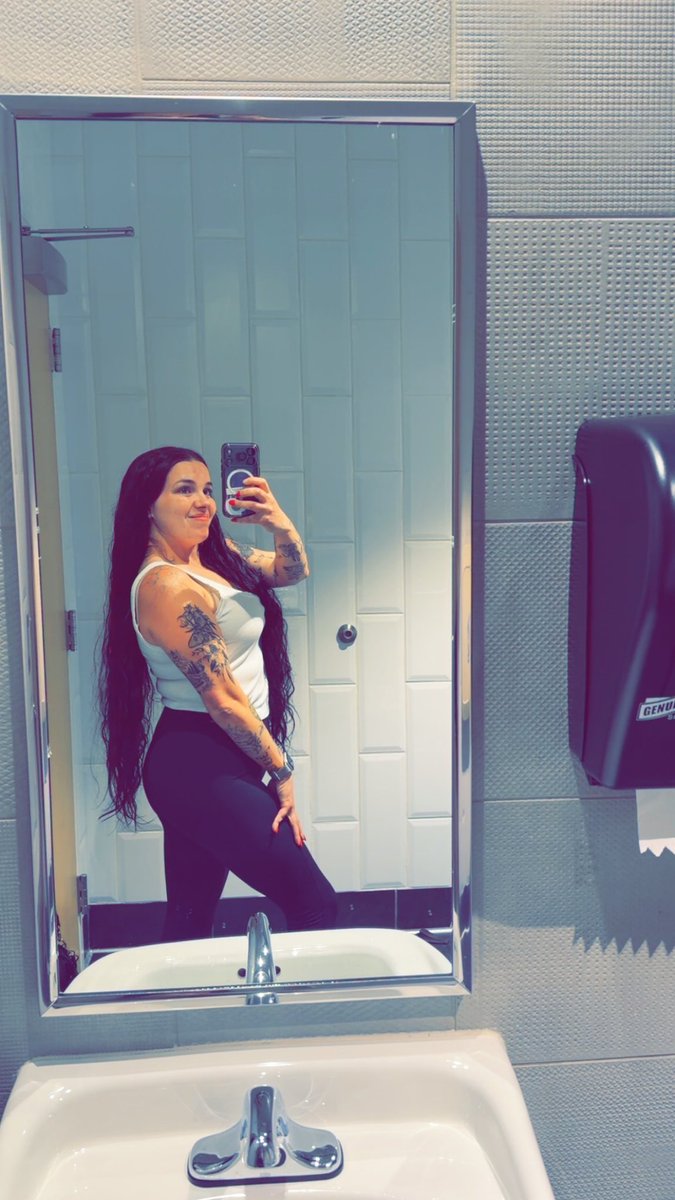 PrincessMads21's tweet photo. Office had a pipe burst so worked from the library today then hit the gym 🍑 https://t.co/sYT8DUIH5x