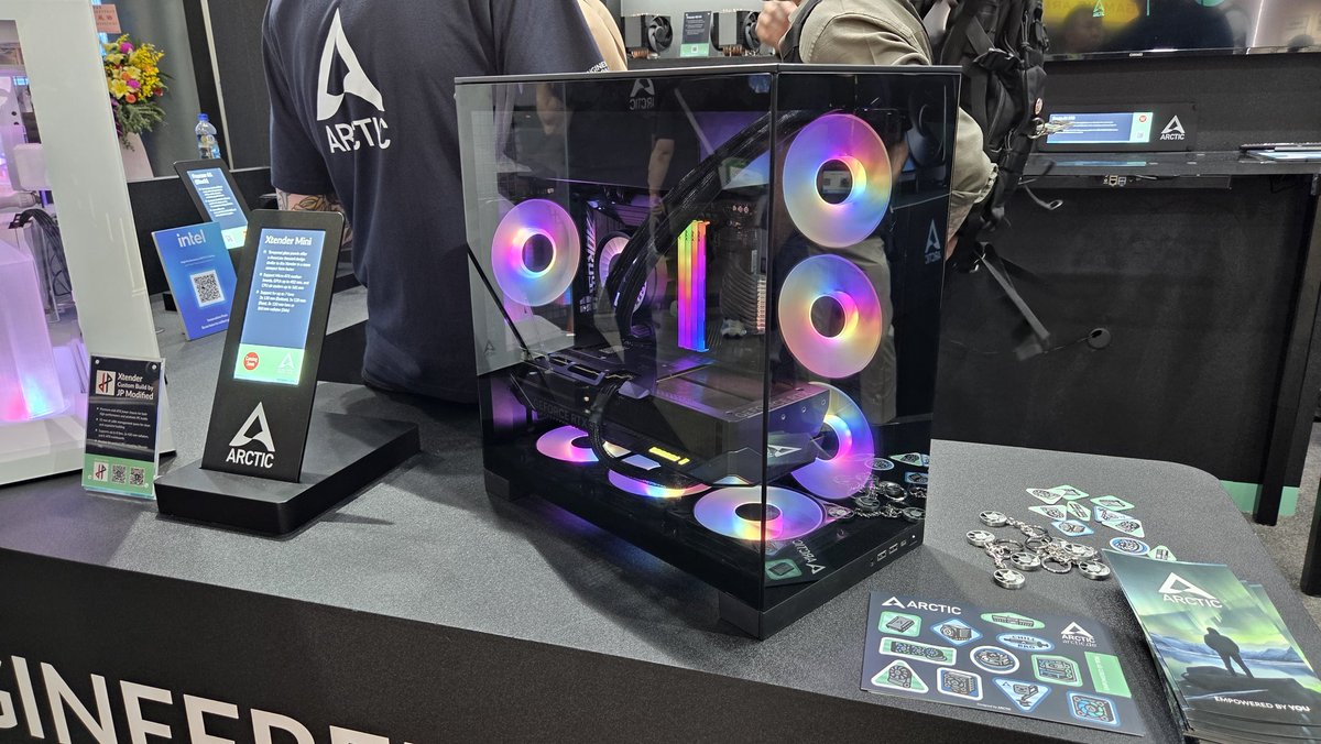 ARCTIC_JAPAN's tweet photo. 【新製品】Xtender Mini　登場！
強力な冷却性能で話題を呼んだ、Xtenderの小型モデル！

360mmラジエーターを縦置きしながらコンパクトな設計を目指しました！

底面から吸気するので、電源はトップに搭載しています https://t.co/eP2yX0T2sZ