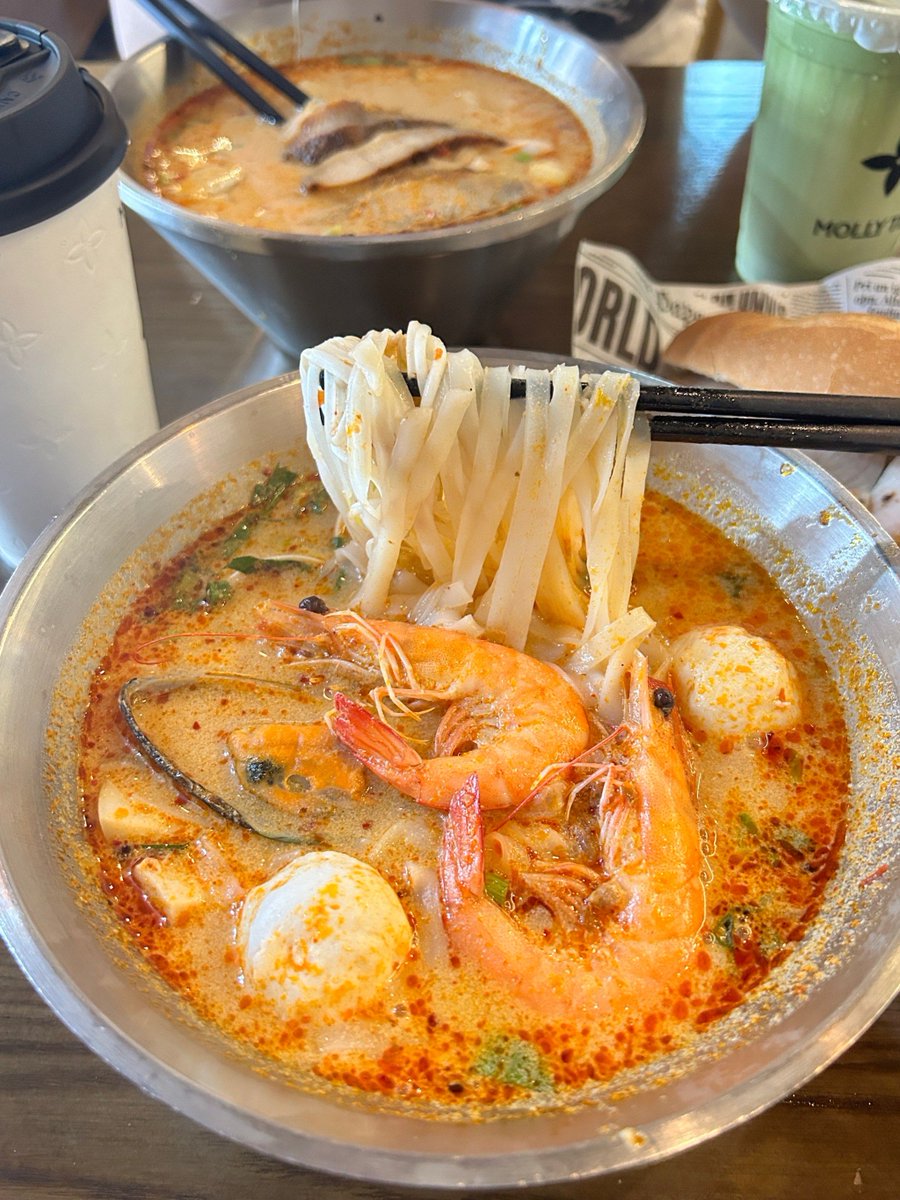 johnn509's tweet photo. 周末偷闲打卡藏在老巷的泰式冬阴功粉！酸酸辣辣裹着虾的鲜，一口暖到骨子里，连汤都喝精光 https://t.co/Wcp1xTl1vD