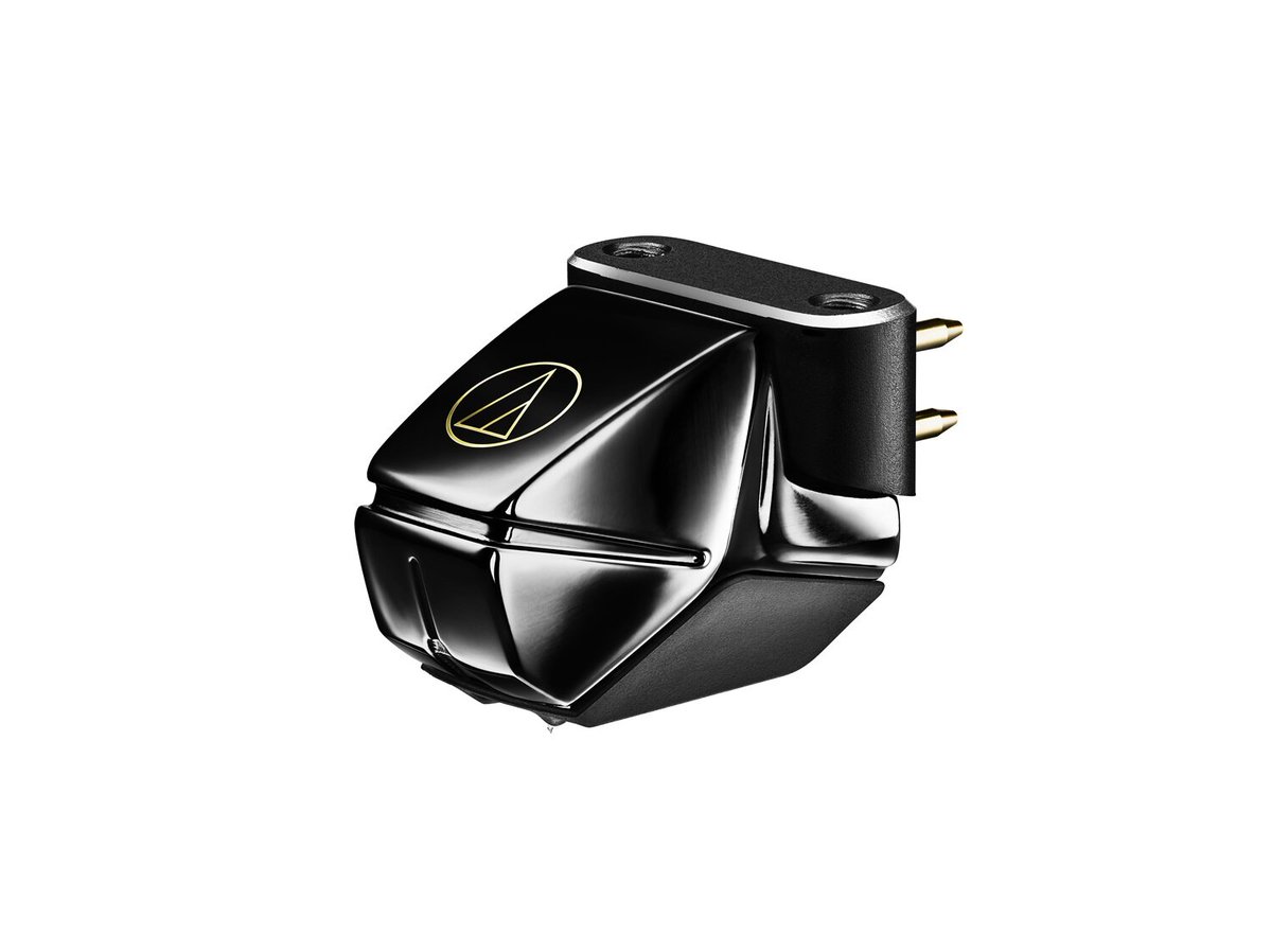 AudioTechnicaJP's tweet photo. 【新製品】
鉄芯型MCカートリッジのフラッグシップモデル『AT-MCD1』を6月12日に発売します。

ウィーンで開催中の「HIGH END Vienna 2026」にて発表。国内では6月19日（金）～21日（日）に東京国際フォーラムで行われる「OTOTEN2026」で国内初の一般公開を予定しています。

https://t.co/DrsDsdKYQx https://t.co/2hR1CrIBoQ