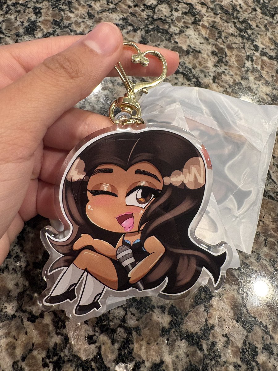skullockets's tweet photo. EEE im so happy to finally be sharing this! ^^ i drew and designed a keychain for madison beer, and the keychains finally came in the mail today! :D im so happy, i cant wait to give this to mads as a gift when i see her in vegas !! 🥹🤍 https://t.co/25Z0AErBiN