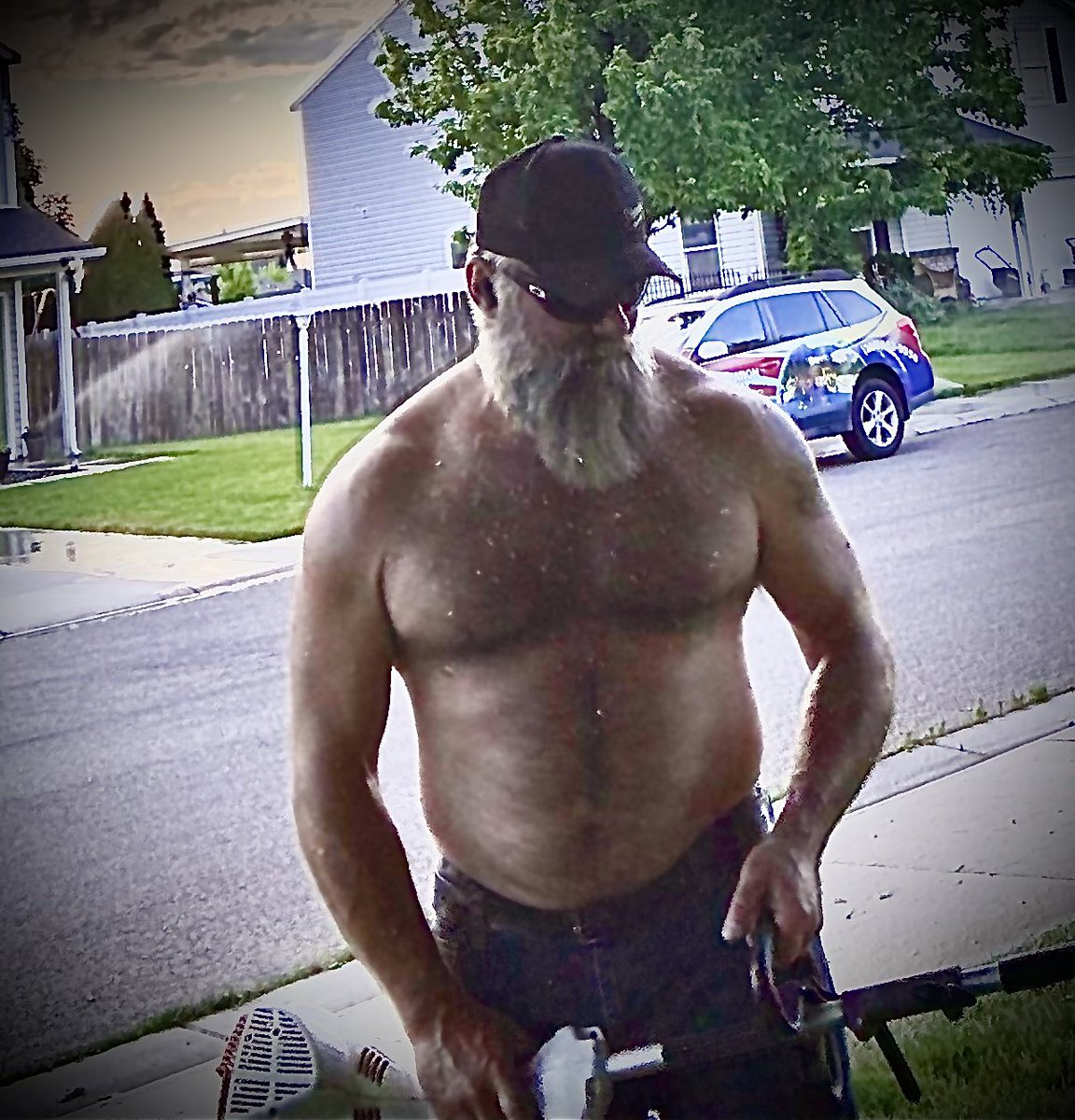 DrakeBjornsson's tweet photo. Ready for summer time thirst traps again? #bear #panbear #panduh https://t.co/BVABOnAtFv