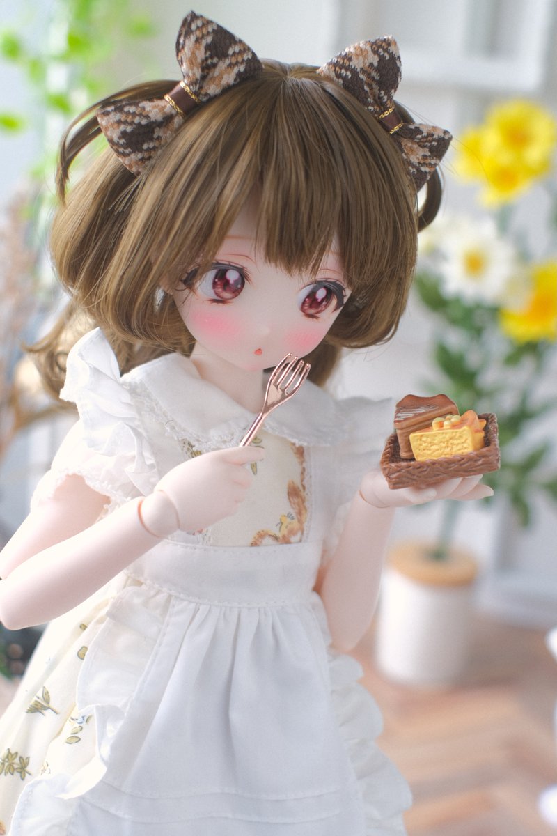 doll_Fenrir's tweet photo. 街の小さなケーキ屋さんでアルバイトしてる花穂ちゃん
その店のケーキが大好き＋時々試作のケーキが食べられるので、そこで働いてるらしい
　
花穂「これ頂いてもいいのですか？！✨🍰💖」
#めろっ娘 https://t.co/ByYY22hW1h
