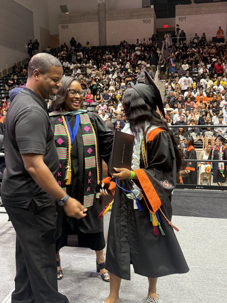CherishPipkins's tweet photo. Congrats to The Class of 2️⃣0️⃣2️⃣6️⃣ and to one of #ThePips
High school diploma ✔️
Associate degree ✔️
State Champion ✔️
Top 20 graduate ✔️
National Honor Society ✔️
Scholarships earned ✔️
Grit developed ✔️
Thank you @LancasterISD
🧡🎓🧡🎓🧡 https://t.co/TLbbI059B9