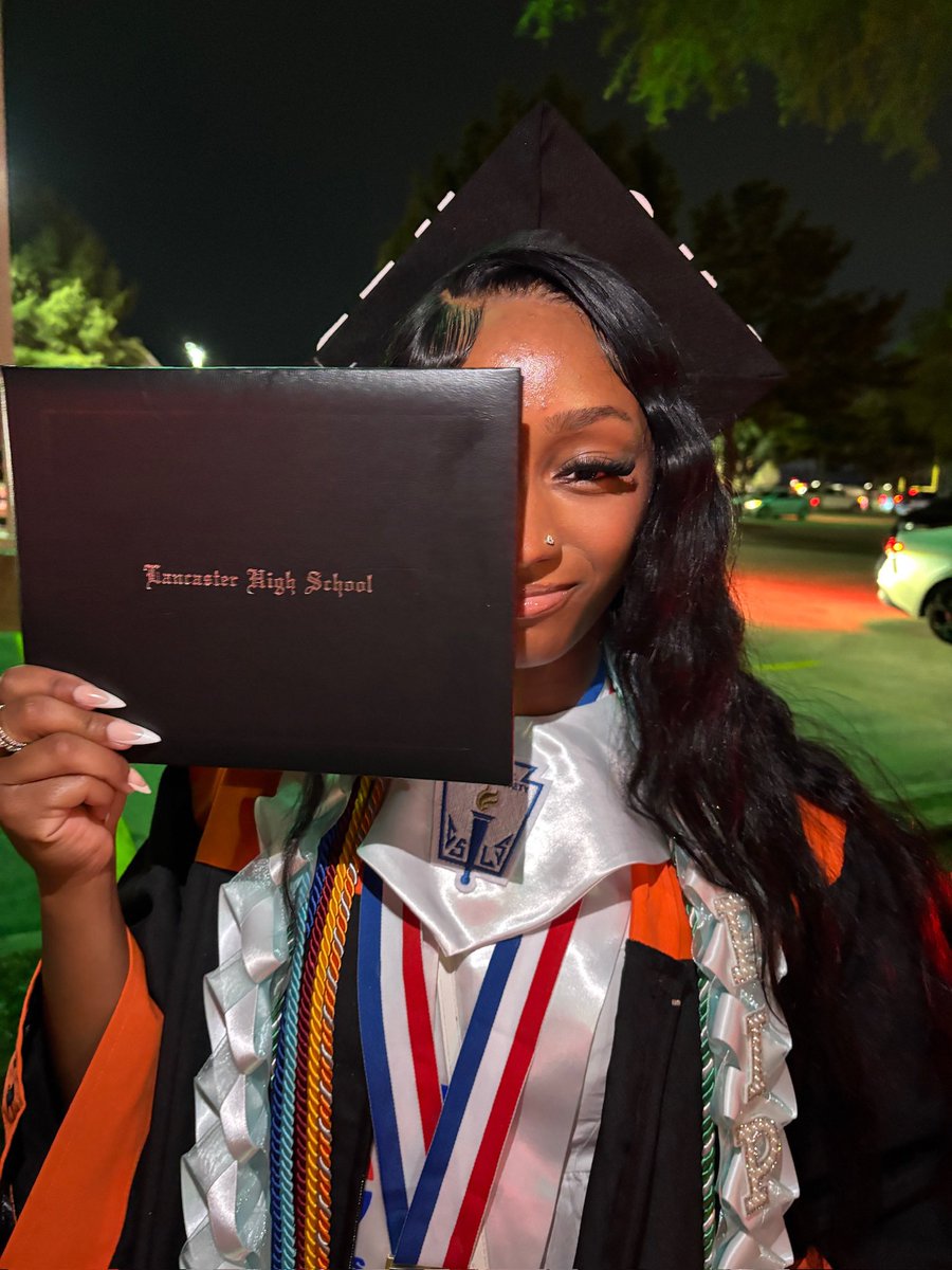 CherishPipkins's tweet photo. Congrats to The Class of 2️⃣0️⃣2️⃣6️⃣ and to one of #ThePips
High school diploma ✔️
Associate degree ✔️
State Champion ✔️
Top 20 graduate ✔️
National Honor Society ✔️
Scholarships earned ✔️
Grit developed ✔️
Thank you @LancasterISD
🧡🎓🧡🎓🧡 https://t.co/TLbbI059B9