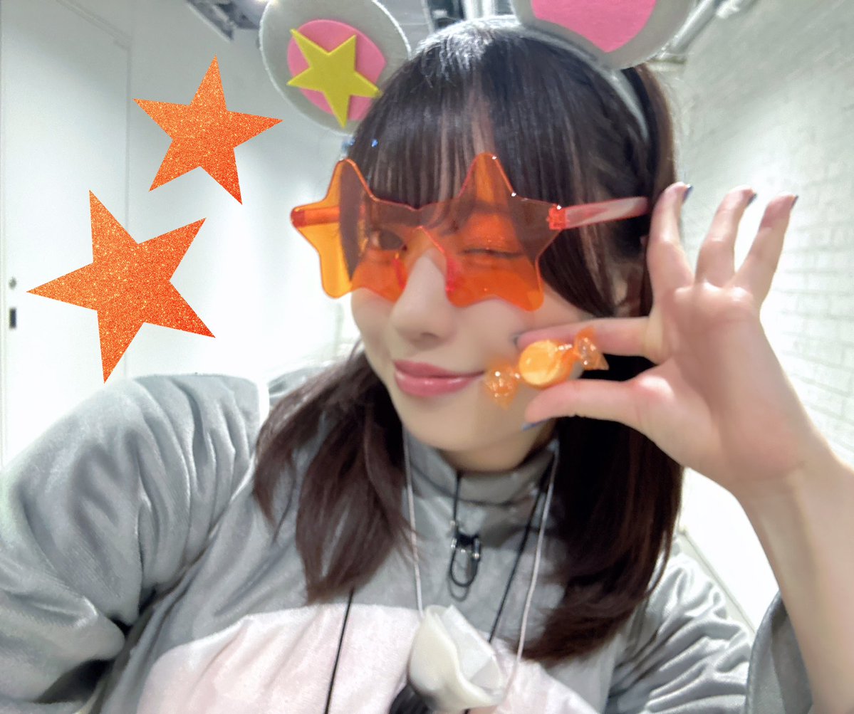 SayuriDate's tweet photo. 『Liella!のちゅーとりえら!!2期』
#ちゅーとりえら2_第10話
全話完走〜!!!🏃‍♂️💨

沢山の方のおかげで、メンバーと笑い合う
時間がより！めちゃめちゃ！増えたことが
本当に嬉しかったです☺️
改めて1期からありがとうございました💫
超楽しかったです！！！🔥

8月の「ちゅーとりえらいぶ!! 」
お待ちしておりますーー！🎭♡

「お疲れ様ー！🤣」って言いながら
収録終わりにみんなで
お弁当いただく時間大好きだったな〜🤭

#タイムマシーン3号 さん
#lovelive #Liella!
🧡澁谷かのん 役 伊達さゆり🎧