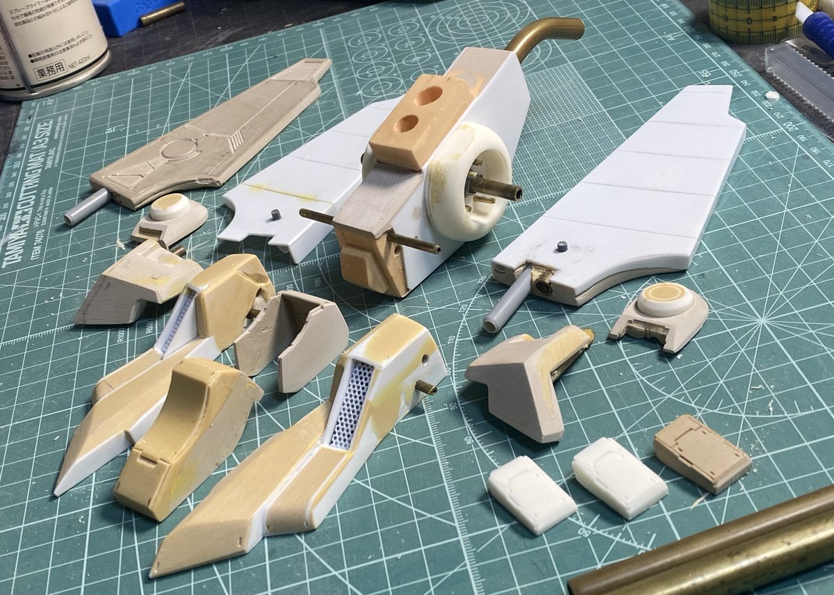yamaneko311's tweet photo. #未キット化MS集まれ
ぜんぶ自作ザメル1/100 
塗装前で申し訳ナスです🙏

コストやばいので少ーしずつ複製用の型をとってます💰 https://t.co/HsJchR19x9