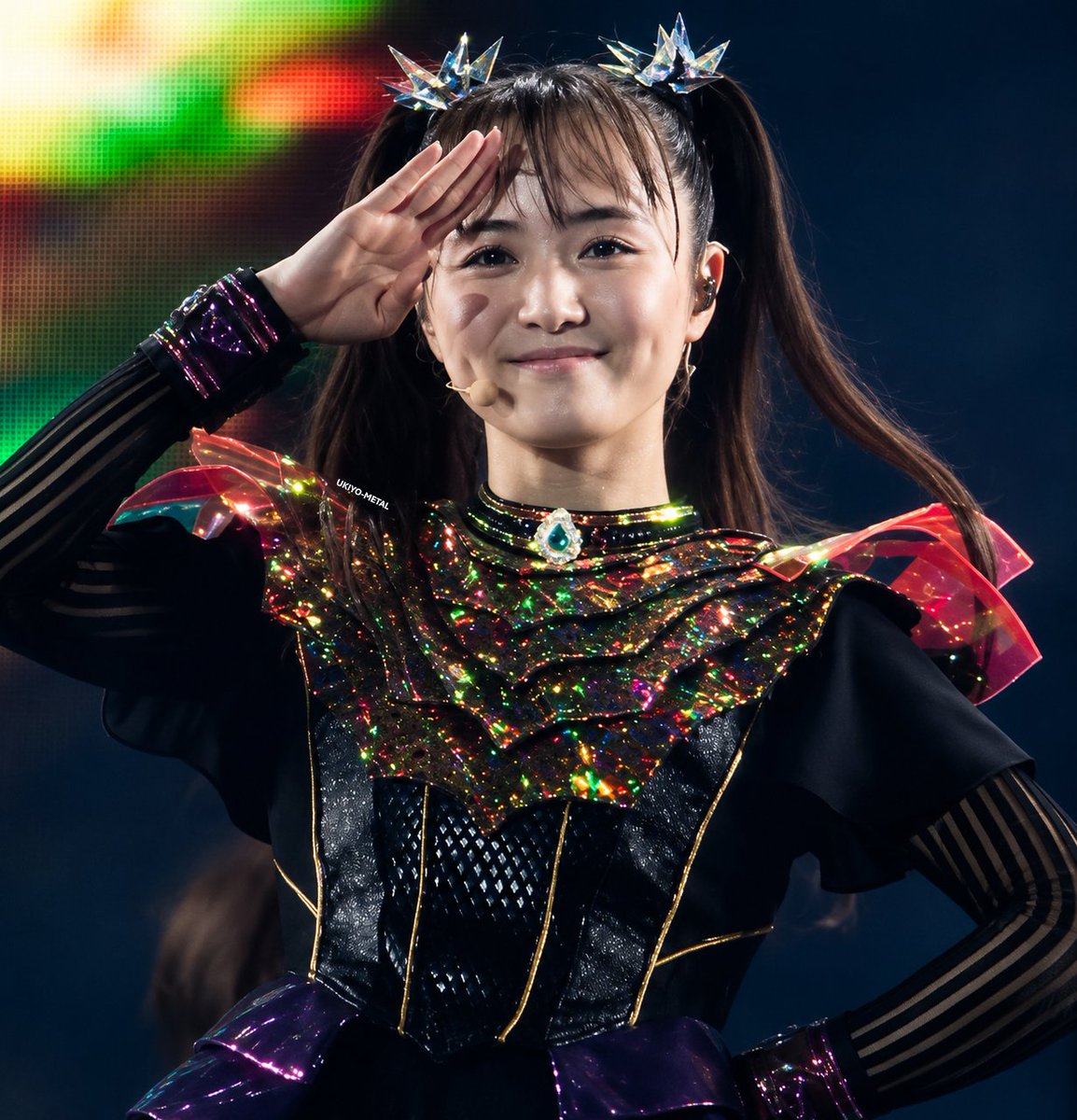 Ukiyometal_'s tweet photo. 最初は衣装ばかり見ていたけど、髪型も結構変わった気がする✨
以前みたいな毛先のウェーブが少なくて、今はかなりストレート。
そのおかげで髪がもっと長く見えるし、大人っぽい雰囲気になった気がする🐨🌸

#BABYMETAL #MOAMETAL #SwedenRockFestival #BABYMETALWORLDTOUR2026 #MOAちゃん https://t.co/lxkdQ6BsBF