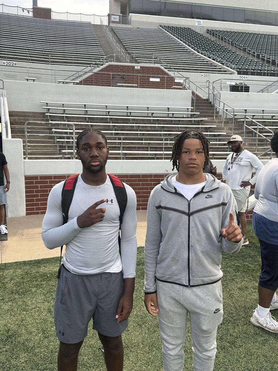 2030KeithWhite's tweet photo. Some pics with some of the guys from tonight’s event.@djLandor2pointO @JeremyJohnsonII @Marchen44 @TXRecruits @PrepRedzoneTX @FBUcamp @UANextFootball #2030 https://t.co/olir9NuUJv