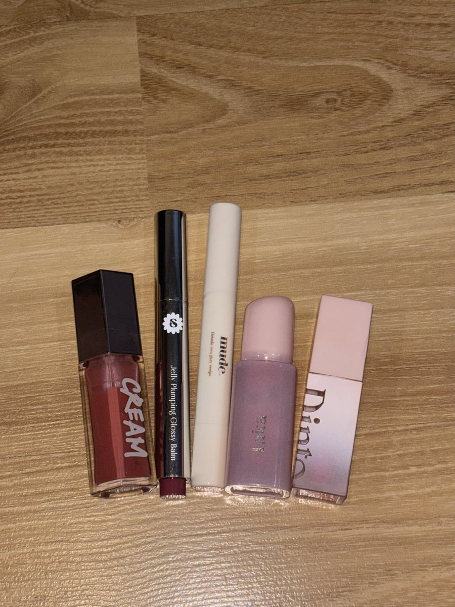 CleanclosetB's tweet photo. ส่งต่อลิป สภาพดีมาก 95%
- Fenty beauty สี fenty glow 220.-
- Supermom 04 80.-
- Mude 04 100.-
- Laka 508 120.-
- Dinto 771 120.-

ค่าส่ง 35  🎀

เหมา 650 รวมส่ง
(แค่ Fenty beauty อย่างเดียวก็คุ้มแล้วค่า🥹)

#ส่งต่อสกินแคร์ #ส่งต่อคสอ #ส่งต่อคสอมือ2 #คสอมือสอง #ส่งต่อเครื่องสำอาง https://t.co/PC9c2E3EsA