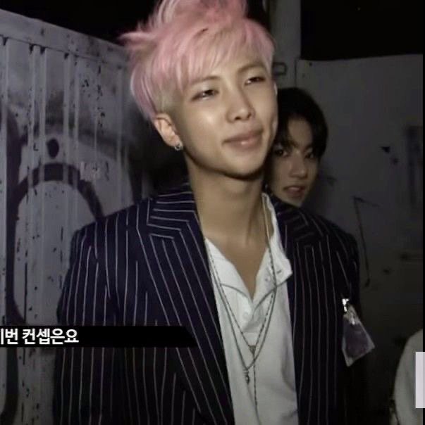 rmjhIl's tweet photo. how dare you forget pink joon existed? https://t.co/NBgLcTFpQx
