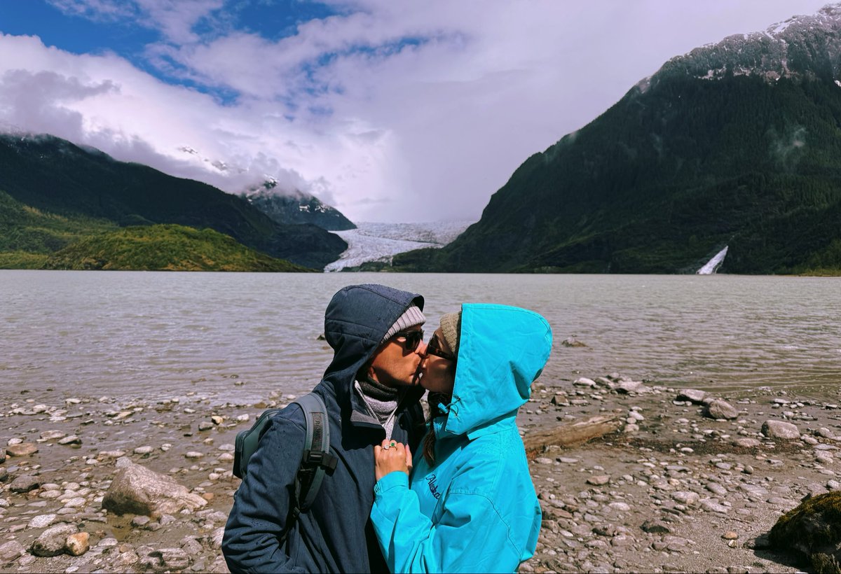 LauraLoomer's tweet photo. Thanks for asking. Alaska is beautiful. I loved Alaska and can’t believe how gorgeous the scenery was.

I had a great time on my family vacation with my amazing, kind, compassionate, loving and very attractive husband and his family. 

We are very happy &amp; very much in love. ❤️ https://t.co/Xif3aBkUbN
