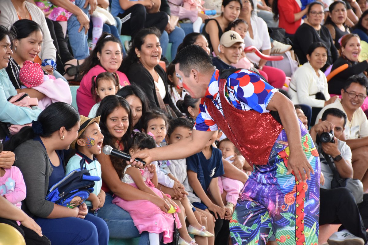 Zona7Inclusiva's tweet photo. 📍#Loja | Una jornada llena de sorpresas, música y juegos compartieron niños que accedan a servicios del #MDH de #Calvas, en la celebración por el Día del Niño 🧒 ❤️.
La actividad se ejecutó con apoyo del GAD Municipal y la Reina del cantón.
#MDHenTerritorio
#GobiernoDelEcuador https://t.co/IROY0Uj4H6