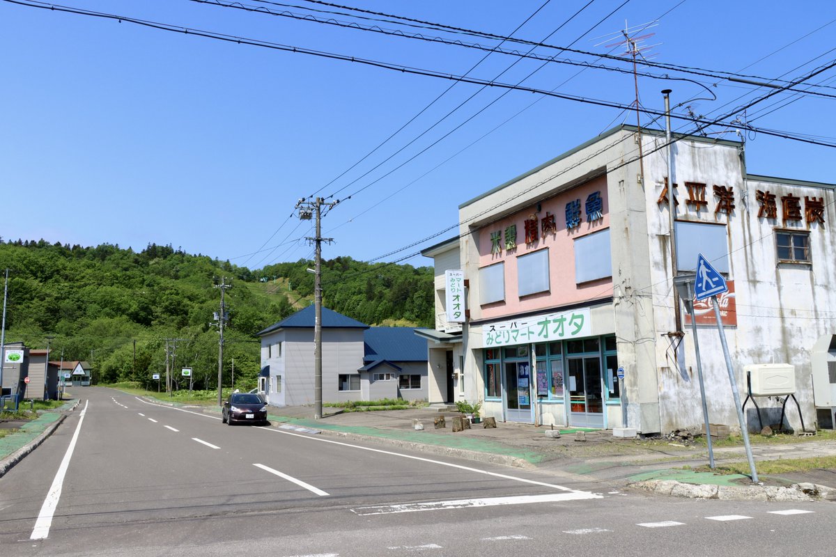 tabineko41's tweet photo. 緑の町を歩く。
#旅ねこ2026年6月釧網線の旅 https://t.co/RNmcQ9ecPc