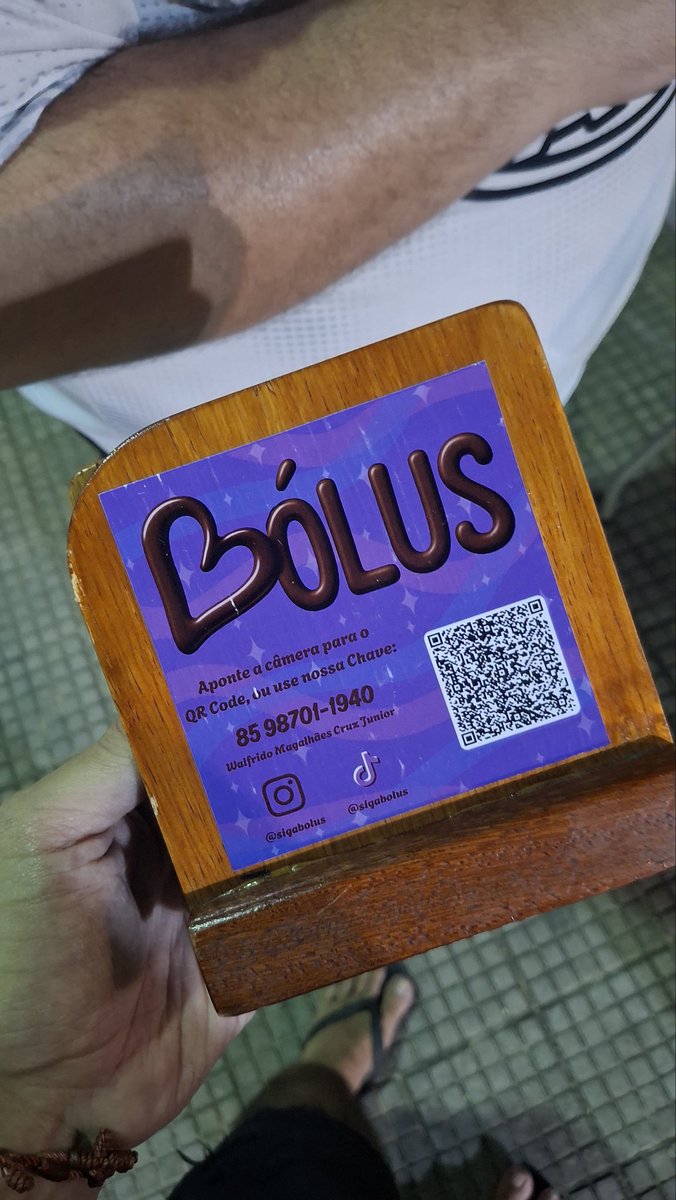jenner_lukas's tweet photo. ãmei que encontrei "sem querer" uma barraca de bólos que de fato se chama "bólus", o palavreado do @DivaDepressao vai dominar the world 🫠 https://t.co/3ugRh0aL0T