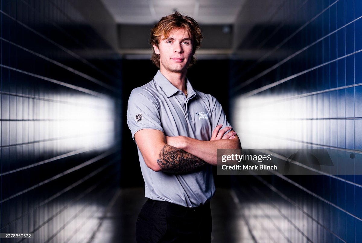 timbithockey's tweet photo. gavin mckenna polite
gavin mckenna respectful
gavin mckenna humble 
gavin mckenna demure 
gavin mckenna 1oa 
gavin mckenna classy https://t.co/iCyoSzXr8A