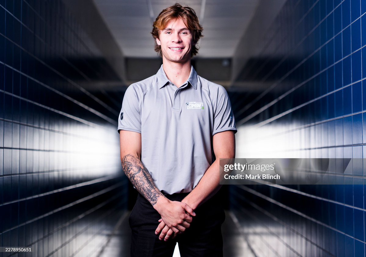 timbithockey's tweet photo. gavin mckenna polite
gavin mckenna respectful
gavin mckenna humble 
gavin mckenna demure 
gavin mckenna 1oa 
gavin mckenna classy https://t.co/iCyoSzXr8A