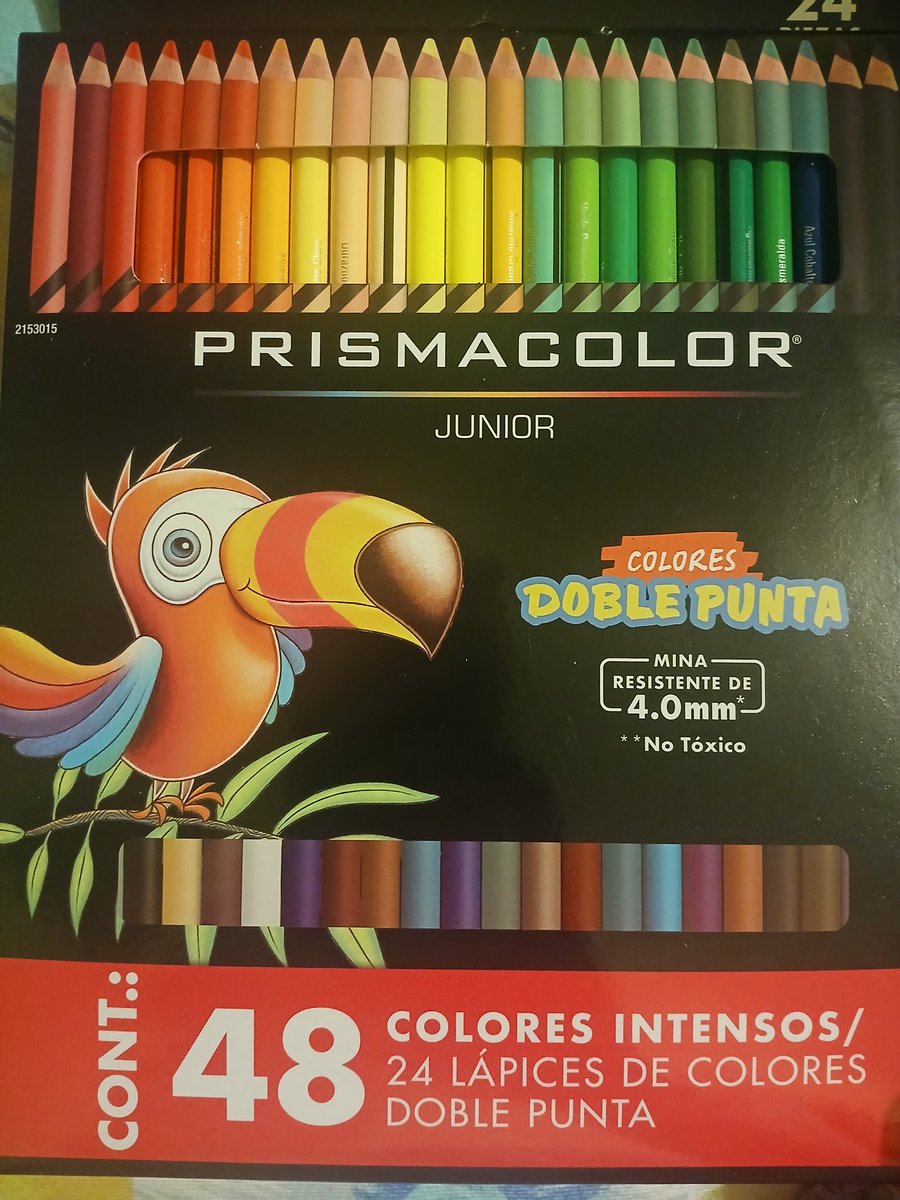 Pack_Monse's tweet photo. Mi mamá solo podía comprarme colores de marcas como Mapita y Blancanieves, no habia para marcas más costosas pero colores llevaba a la escuela, hasta los mojaba un poco para que pintaran más intenso jajaja, hoy por fin tengo unos prismacolor, no me la creo aún. https://t.co/TfRYaiDNXm