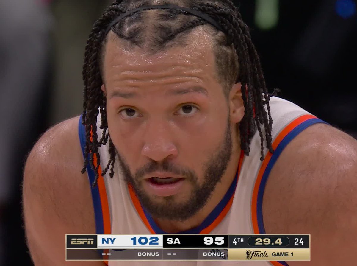MasterClutch_'s tweet photo. YO LES AVISE

LOS KNICKS TIENEN UN JUEGO QUE SE LE COMPLICA A LOS SPURS

SE RECUPERARON DE UNA MANERA ENORME EN LA ÚLTIMA PARTE DEL TERCER CUARTO Y CUANDO LA NOCHE SE LES VENÍA EN EL ÚLTIMO CUARTO, APARECIÓ ÉL 

EL SEÑOR QUE ESTÁ HECHO PARA LOS MOMENTOS IMPORTANTES

JALEN BRUNSON

Y NEW YORK SE ROBA LA LOCALÍA PARA PONER LA SERIE 1-0 ANTE SAN ANTONIO

A 3 VICTORIAS DE LA GLORIA