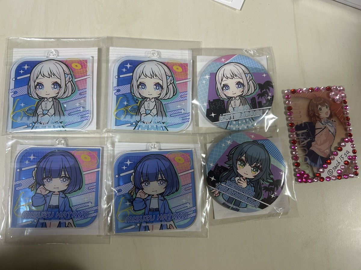 sach15sa's tweet photo. @deepsleep104 こんにちは。
以前はお世話になりました。
当方F賞リーリヤ所持してるのですが
同賞佑芽との交換は可能でしょうか？
まとめての写真となりますがお品物の写真添付いたします。
ご検討よろしくお願いいたします。 https://t.co/PjJBfJoy5l