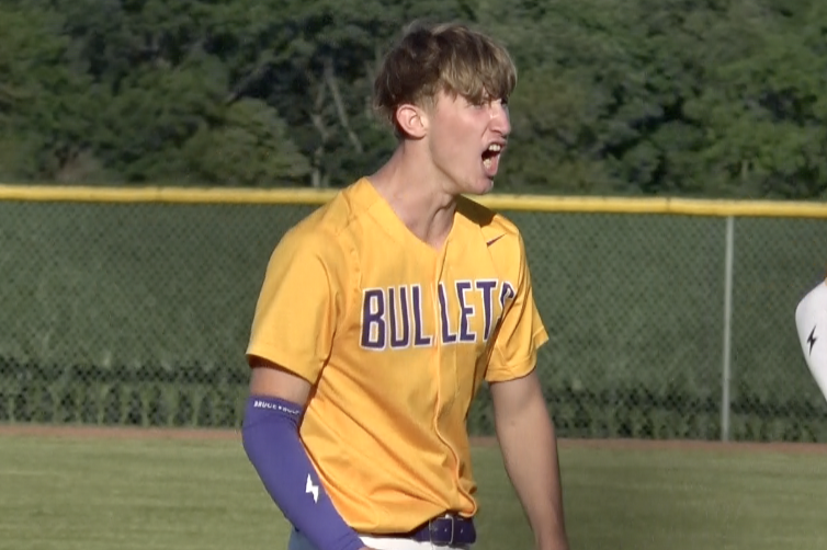 Channel1450com's tweet photo. Williamsville Finds A Way! Bullets Walk It Off In The Ninth To Beat Roxana And Advance To The Sectional Championship  https://t.co/6j41PqX1fN https://t.co/C9azLeHWVj